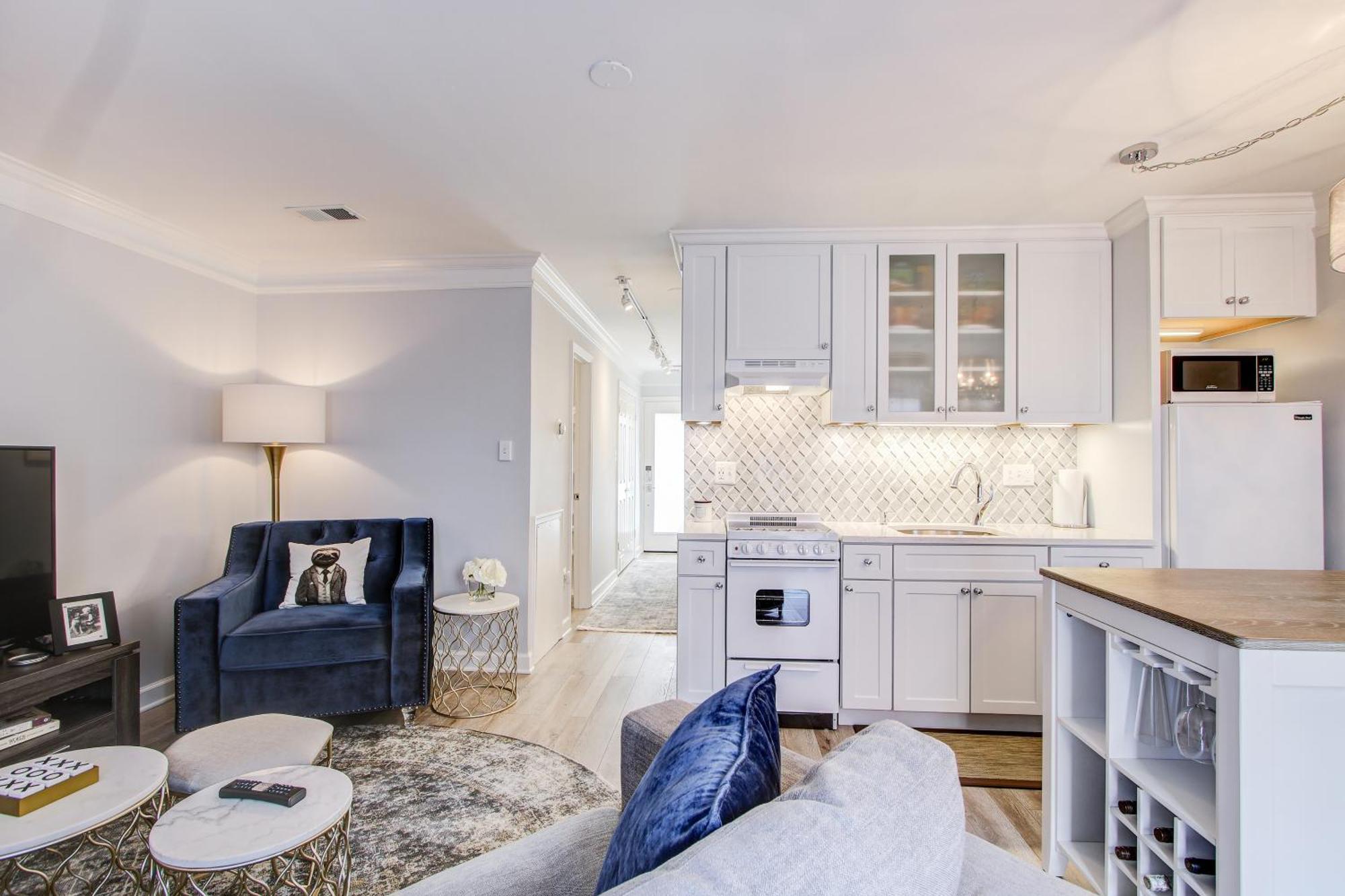 Apartment Chic -- Your Walkable, Capitol Hill Away From Home!