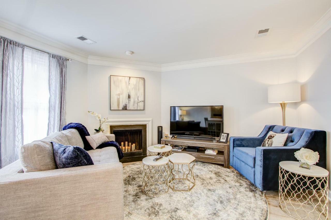 Chic -- Your Walkable, Capitol Hill Away From Home! *