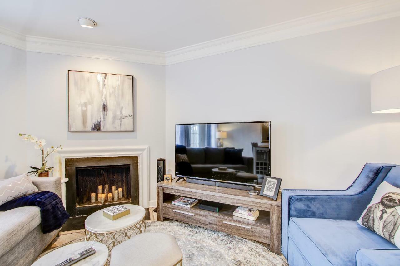 Chic -- Your Walkable, Capitol Hill Away From Home! Apartment