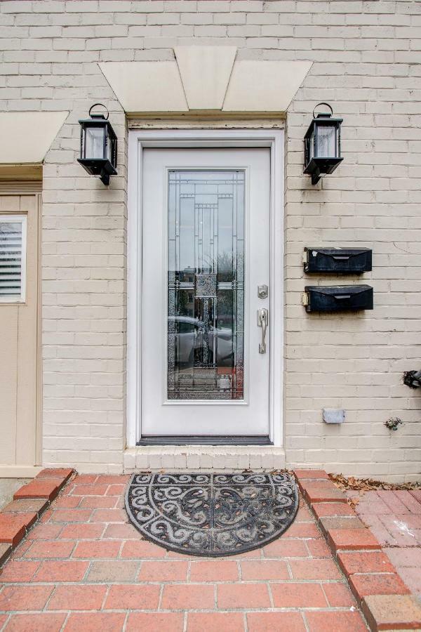 Chic -- Your Walkable, Capitol Hill Away From Home! Apartment *