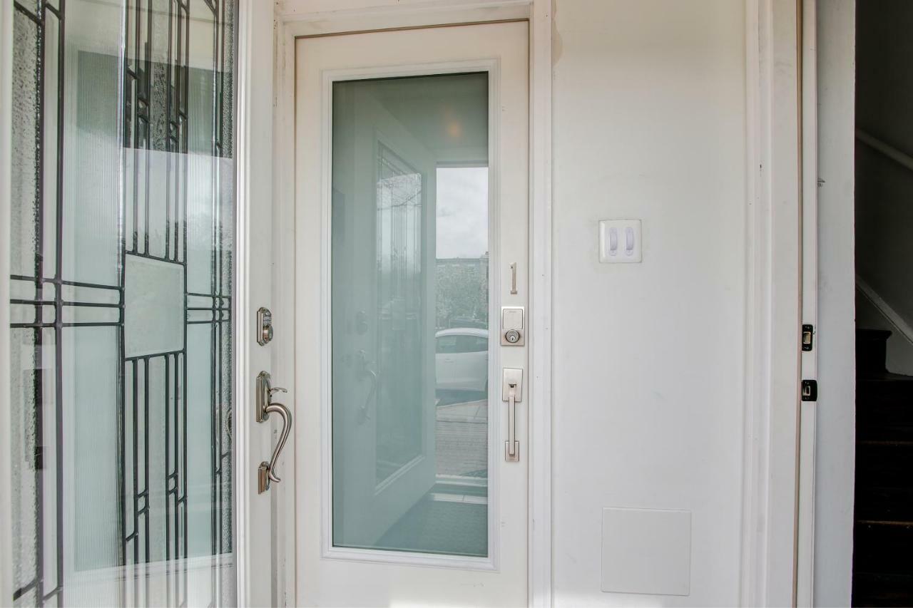 Chic -- Your Walkable, Capitol Hill Away From Home! *
