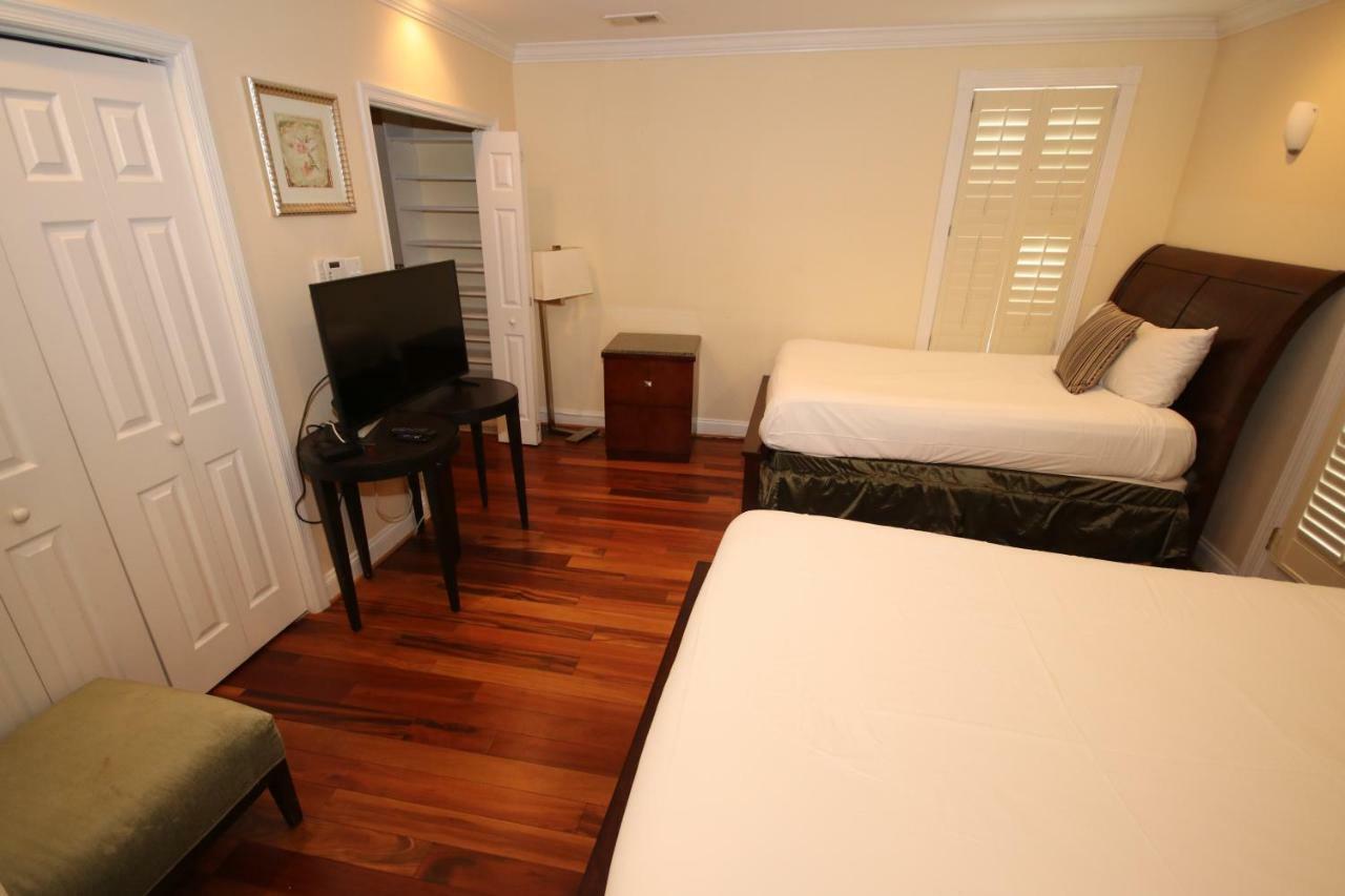 Holiday home Penthouse - Private Roof Deck & Free Parking *