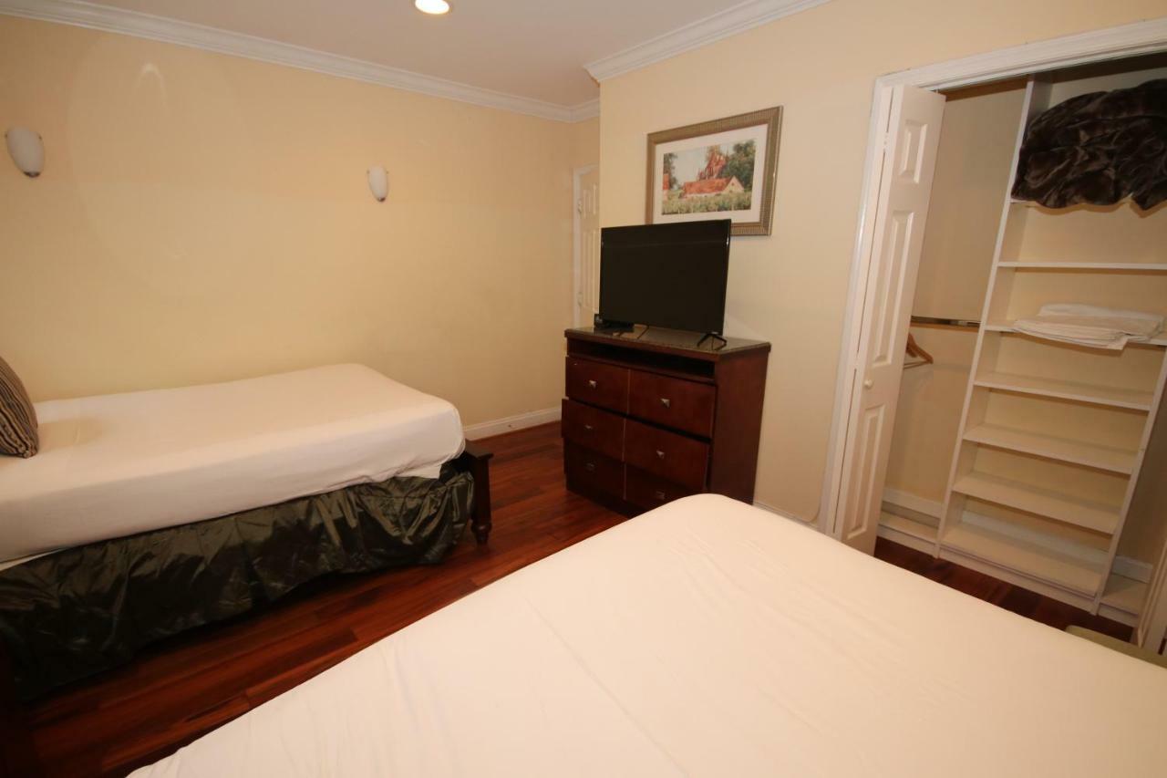 Penthouse - Private Roof Deck & Free Parking Holiday home *