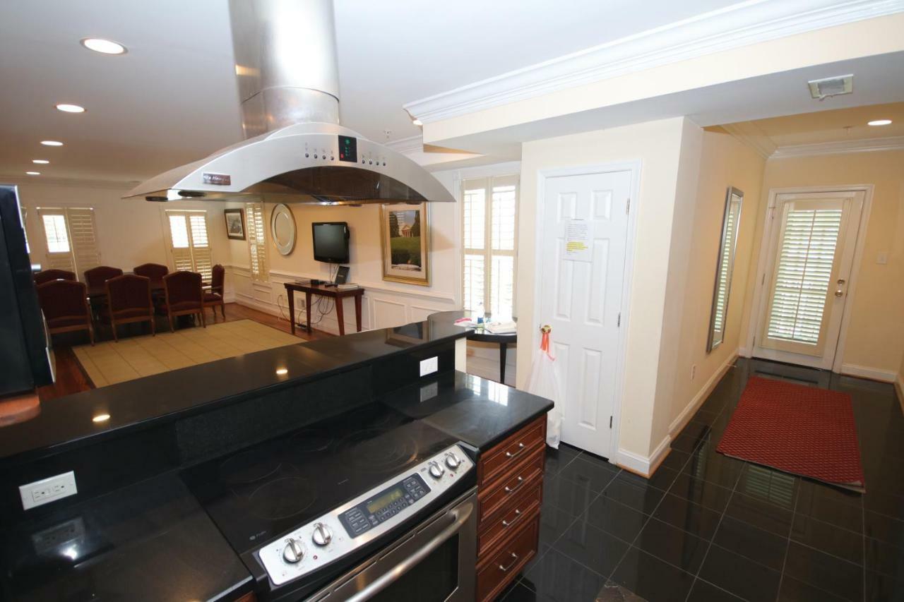 Holiday home Penthouse - Private Roof Deck & Free Parking *