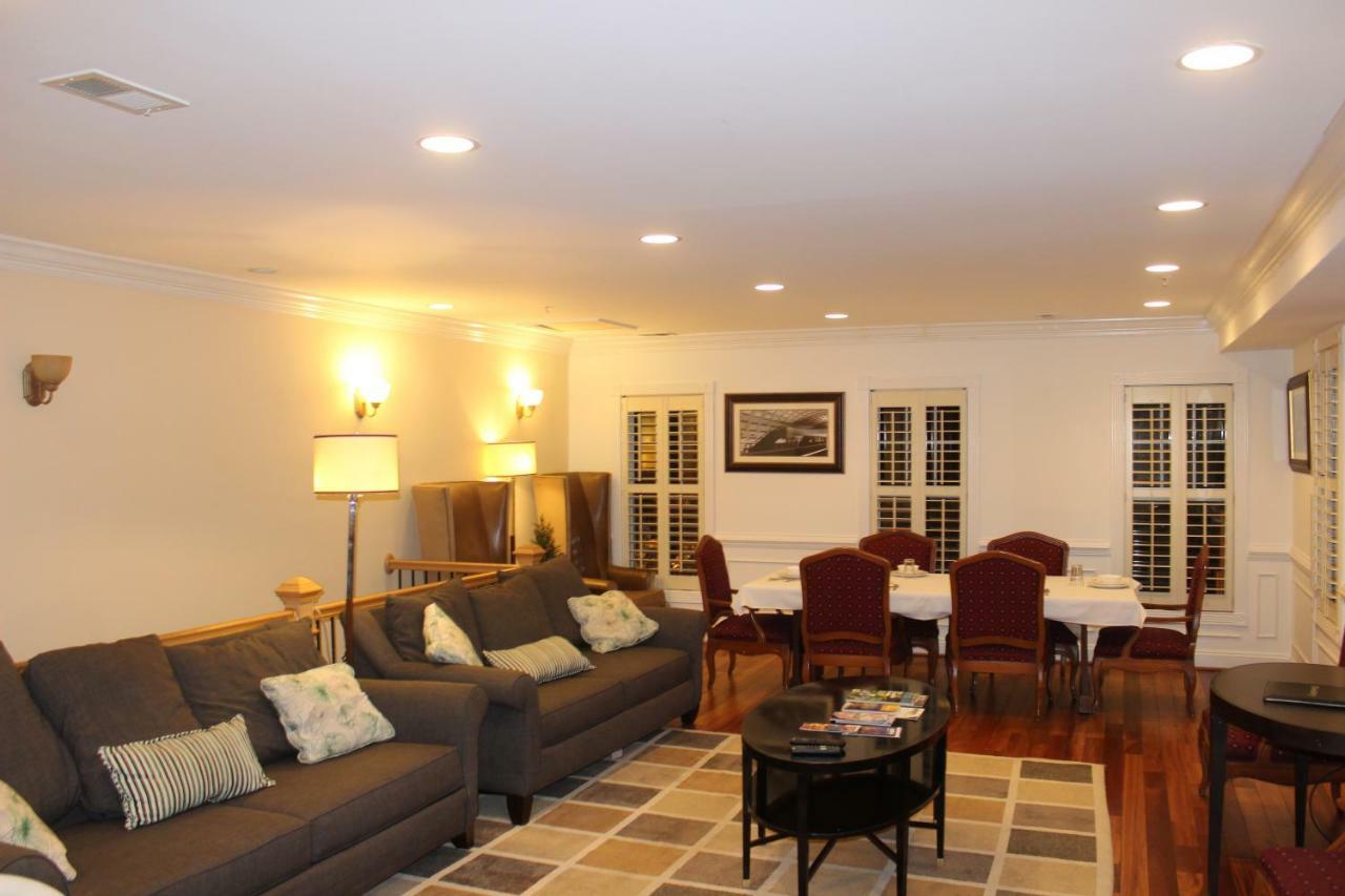 Penthouse - Private Roof Deck & Free Parking Holiday home