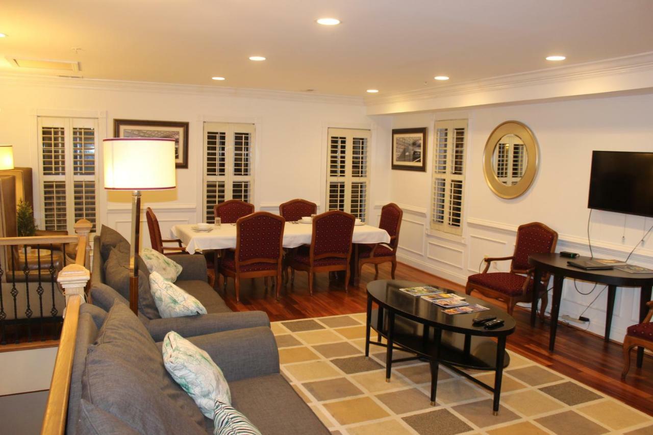 Penthouse - Private Roof Deck & Free Parking Washington