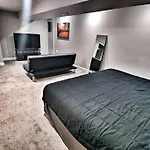 Hilltop Hangout W/King Bed
