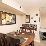 Cozy And Private English Basement Apartment
