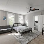 Studio In Dupont, Washington Dc