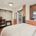 Family-Friendly Capitol Hill Home With Free Parking & Close Metro Access
