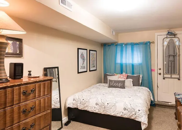 Cozy And Private English Basement Apartment