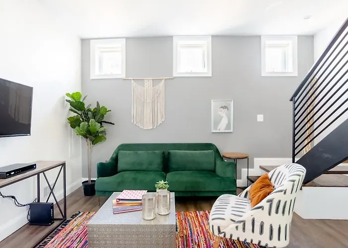 Decompress In The Zen Surroundings Of A Cozy Carriage House