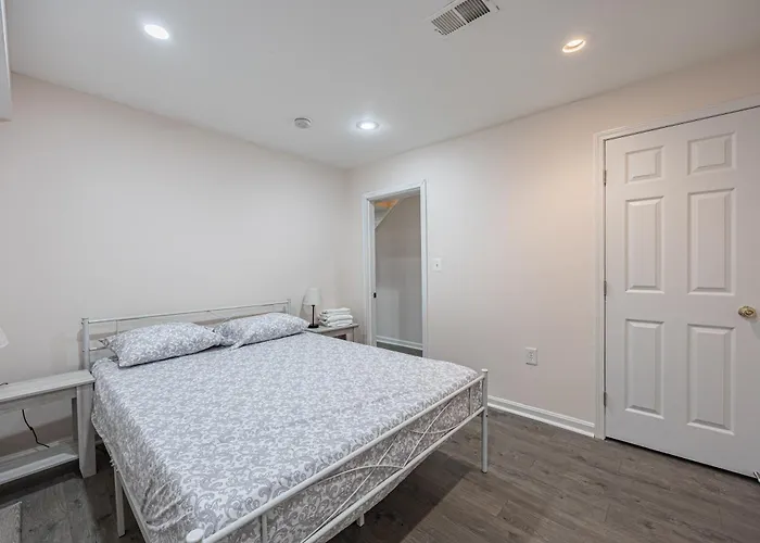Cozy Apartment In Dc With Private Parking