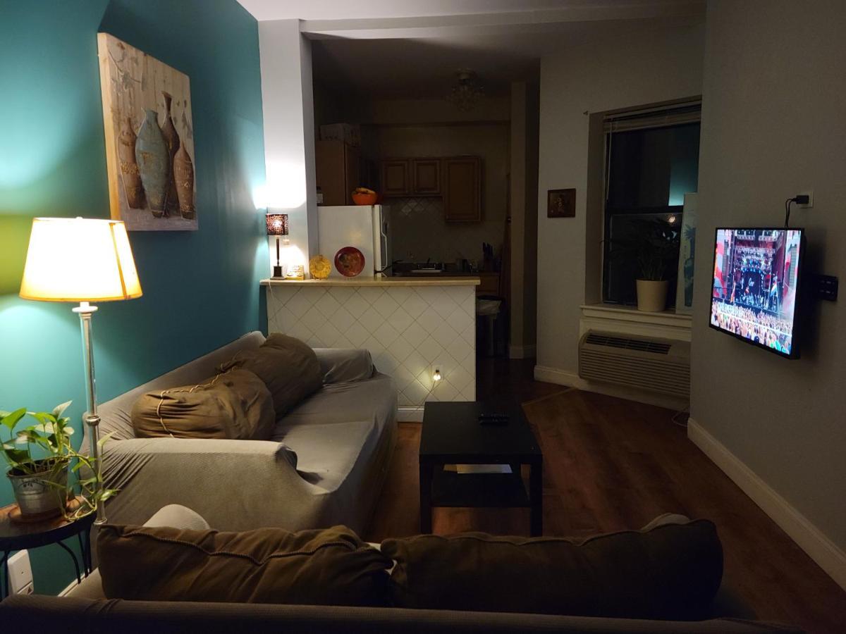 Homestay Private Bedroom In A Shared Apt In 14th St T St Dupont Circle Washington, Dc *