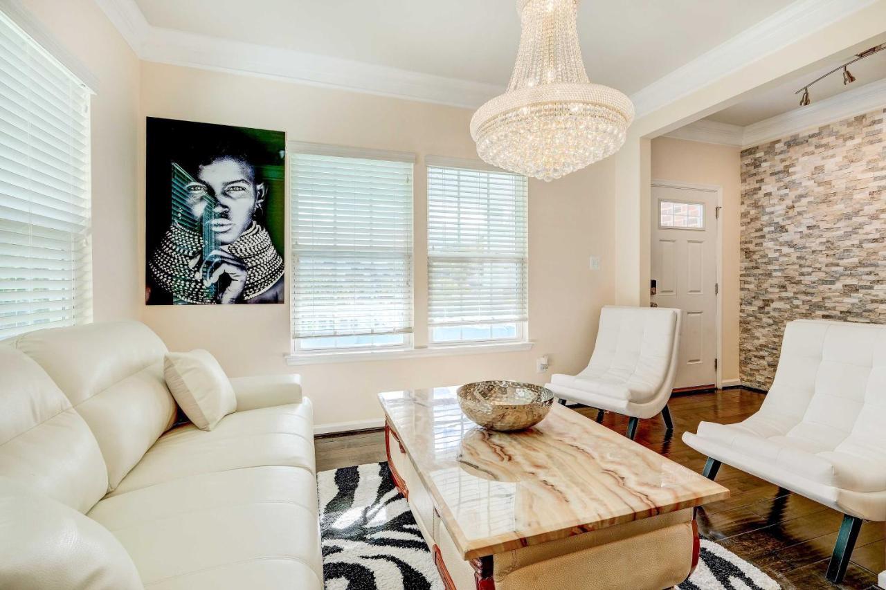 Holiday home Downtown With Game And Gym!