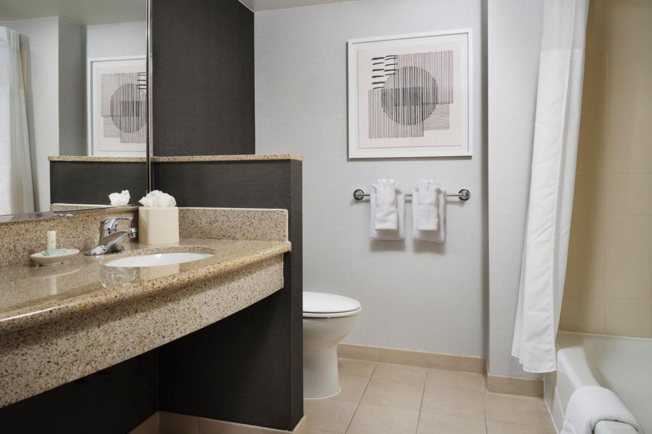 Courtyard By Marriott Capitol Hill/navy Yard Hotel