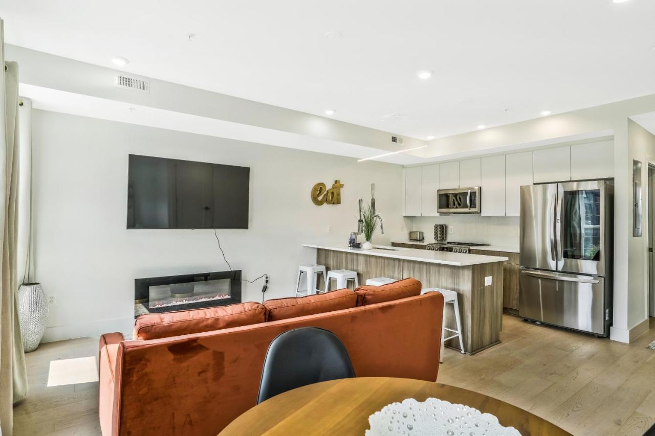 Luxurious And Stylish 2 Bedroom 2 Bathroom Washington