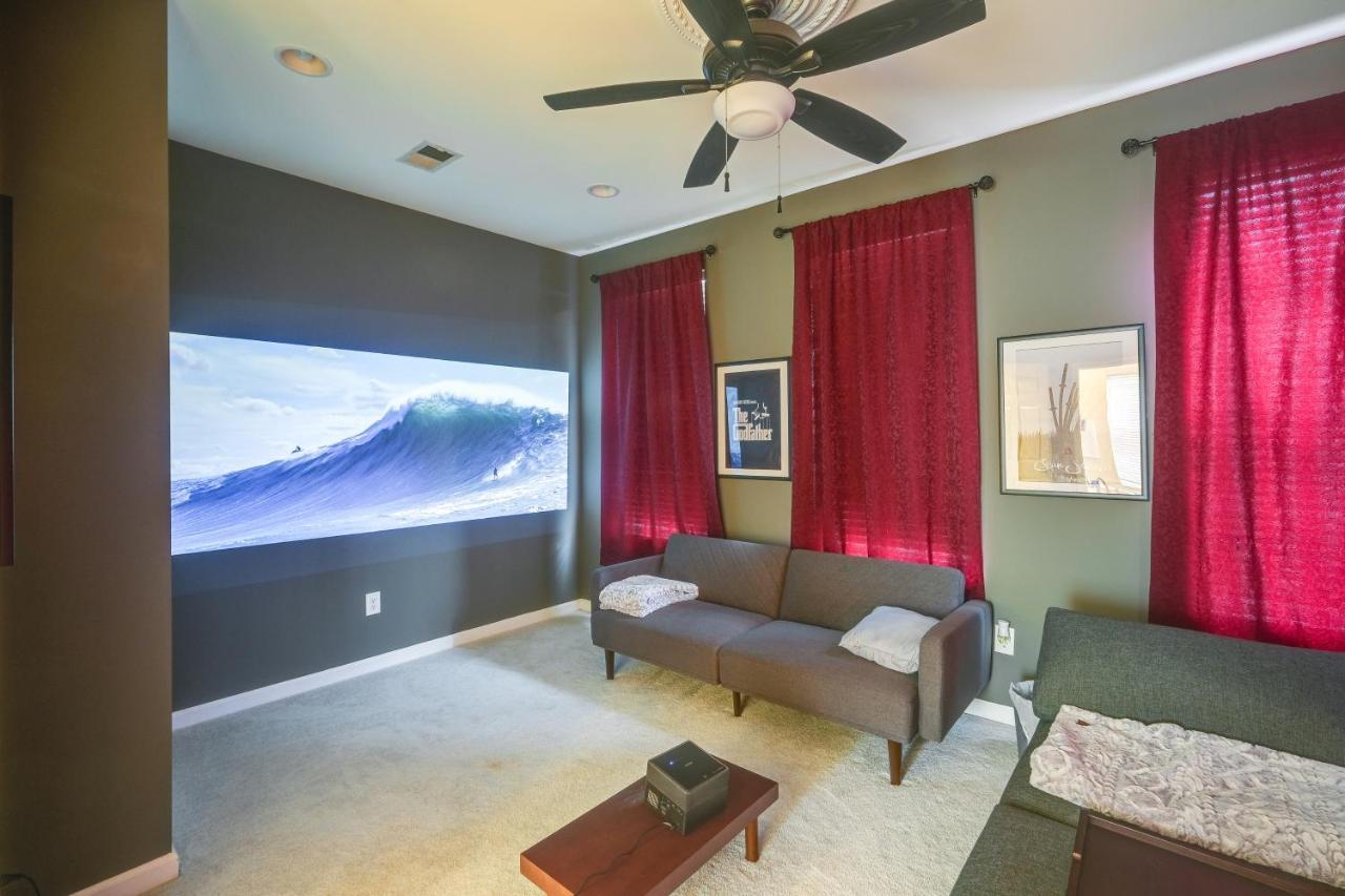 Holiday home Dc Townhome With Theater! Washington