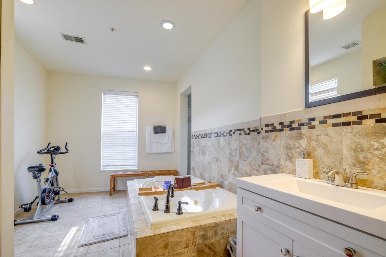 Dc Townhome With Theater! * Washington