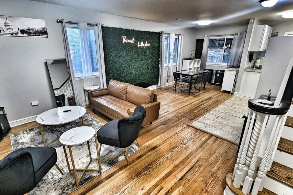 Holiday home Hilltop Hangout W/king Bed