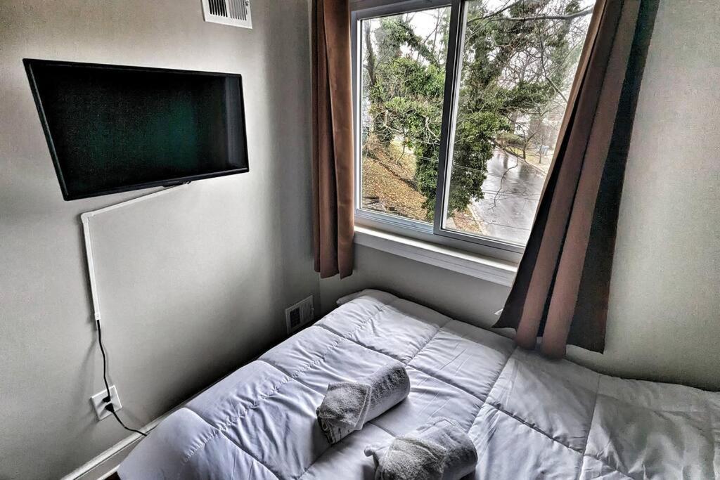 Holiday home Hilltop Hangout W/king Bed