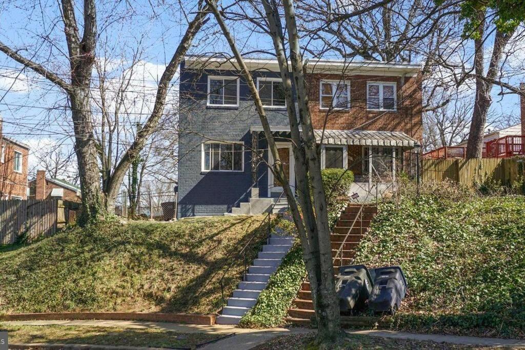 Hilltop Hangout W/king Bed Holiday home Washington