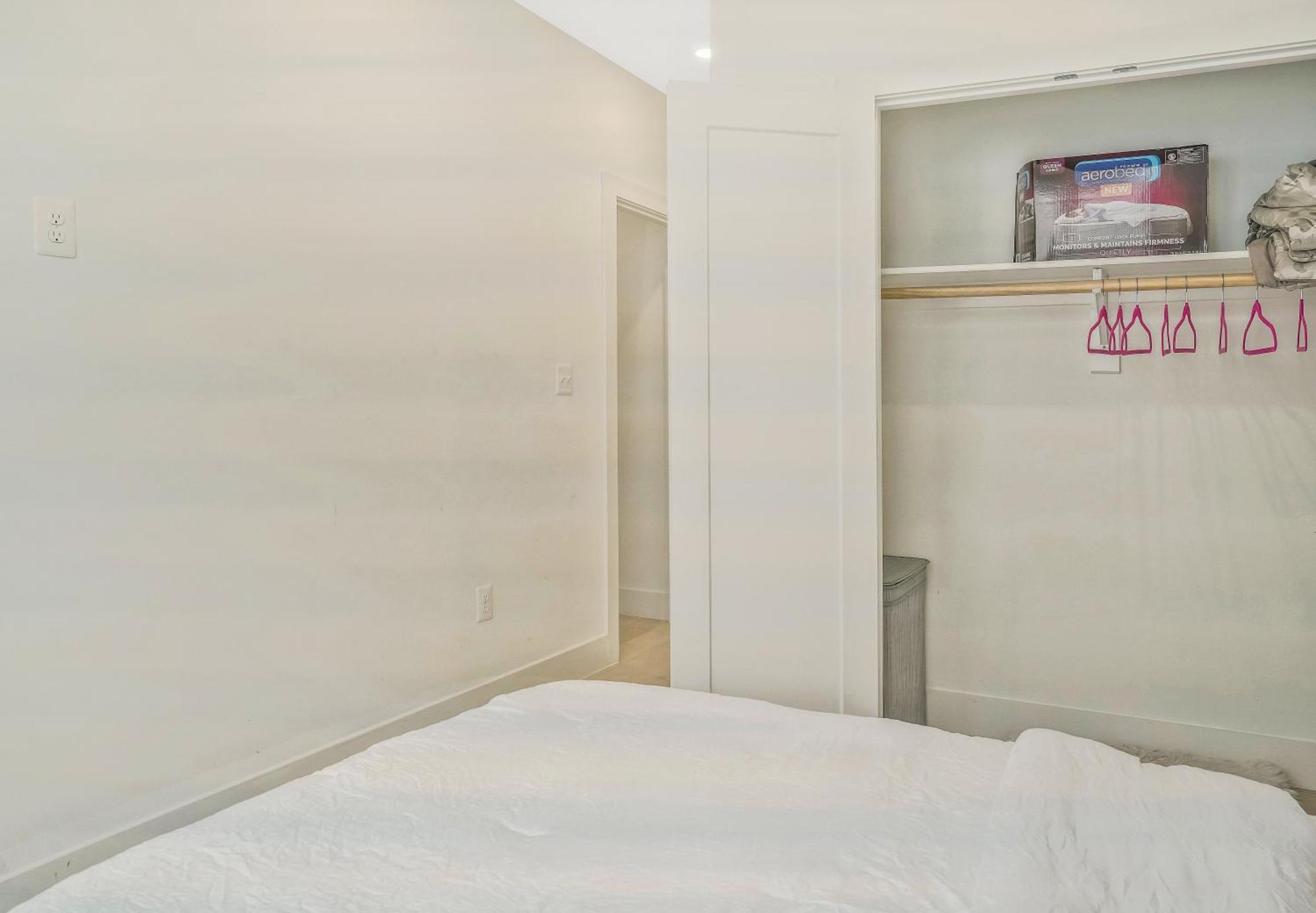 Luxurious And Stylish 2 Bedroom 2 Bathroom Apartment *