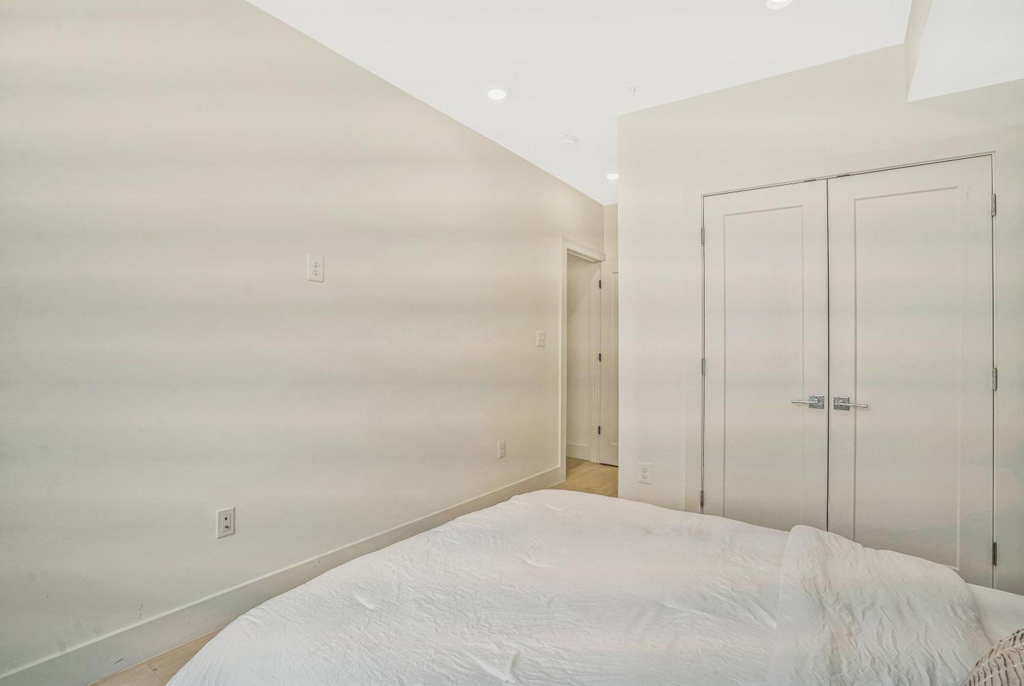 Luxurious And Stylish 2 Bedroom 2 Bathroom Washington