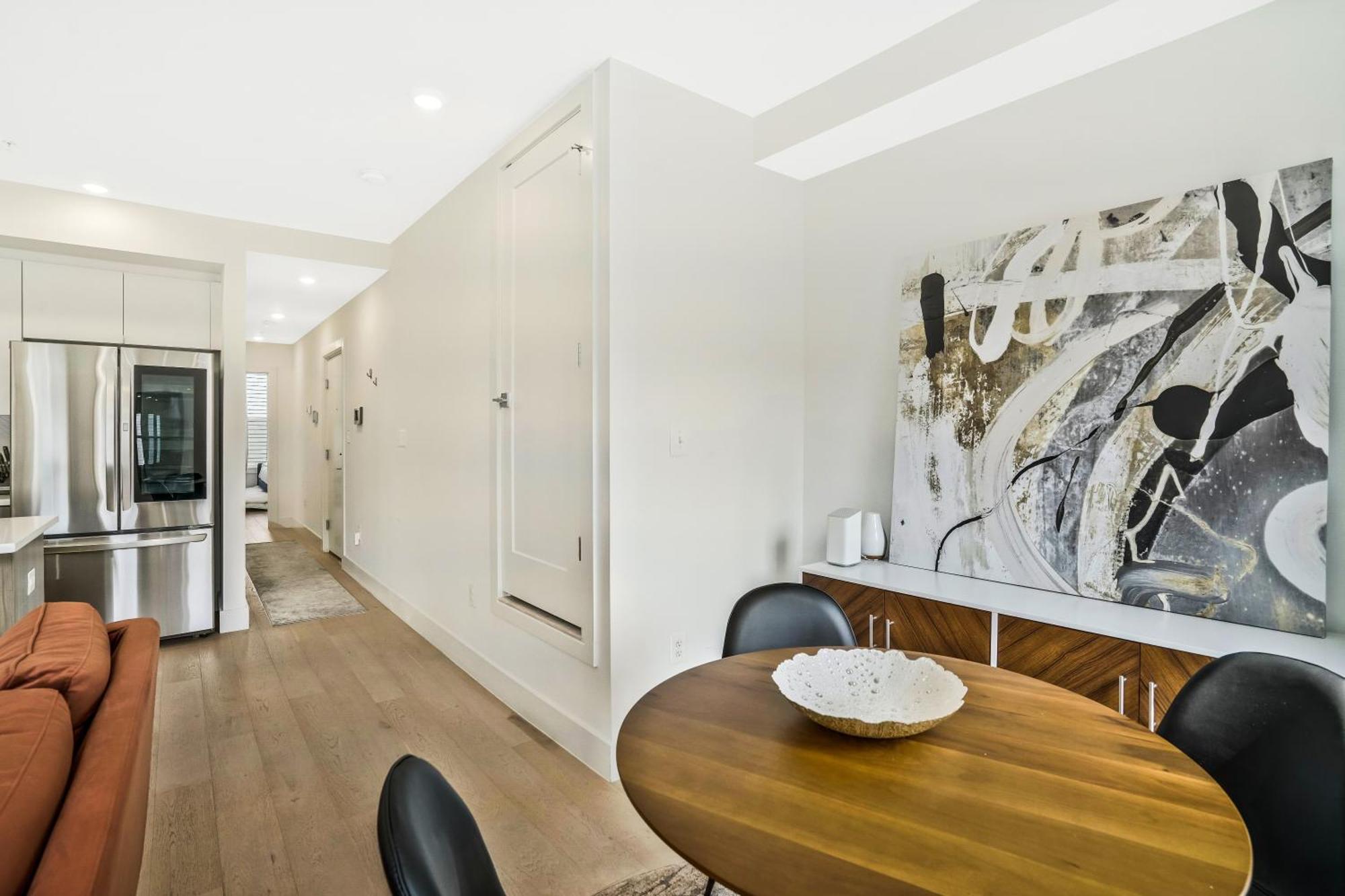 Luxurious And Stylish 2 Bedroom 2 Bathroom *