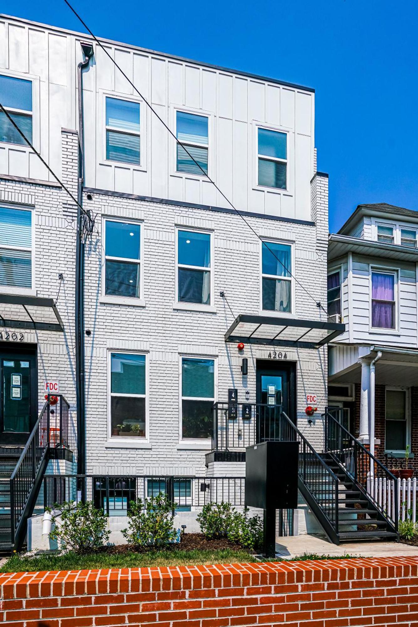 Apartment Luxurious And Stylish 2 Bedroom 2 Bathroom Washington