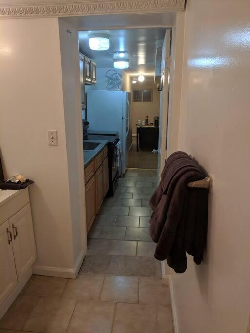 Cozy And Private Basement Holiday home *