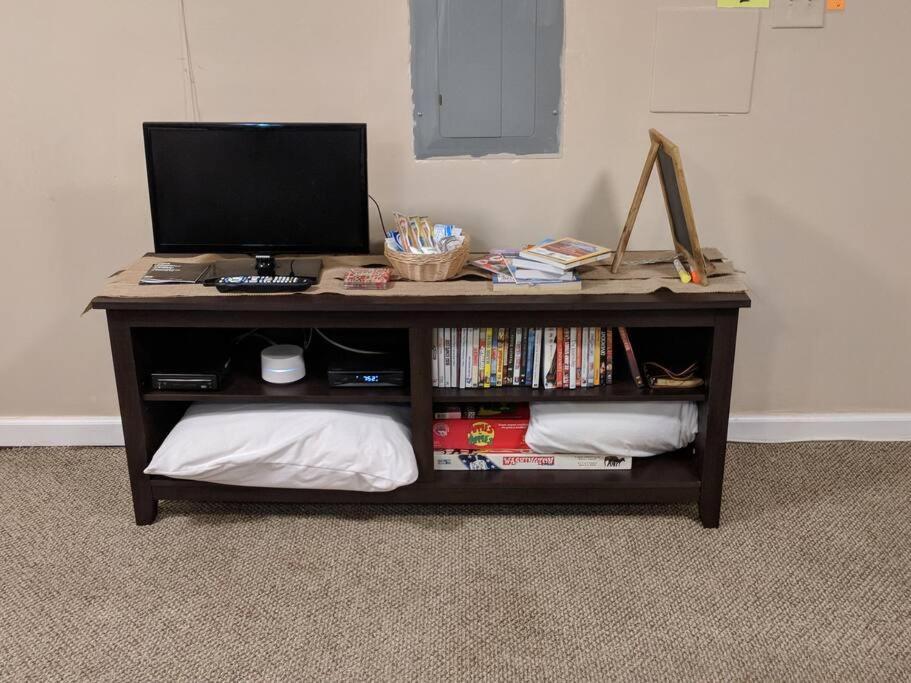 Cozy And Private Basement Washington