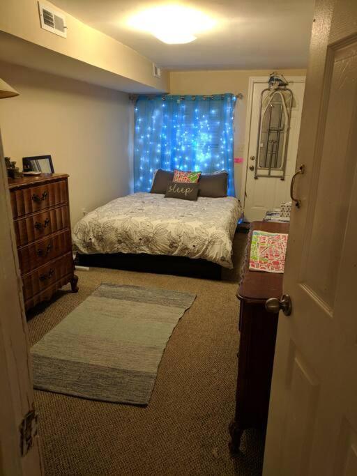 Cozy And Private Basement Holiday home
