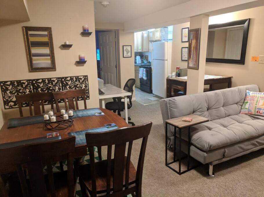 Holiday home Cozy And Private Basement *