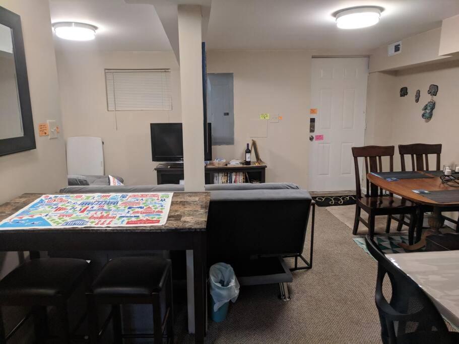 Cozy And Private Basement *
