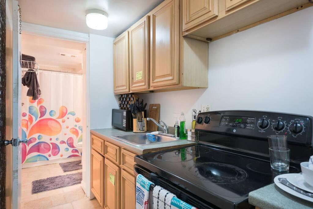 Cozy And Private Basement Holiday home *