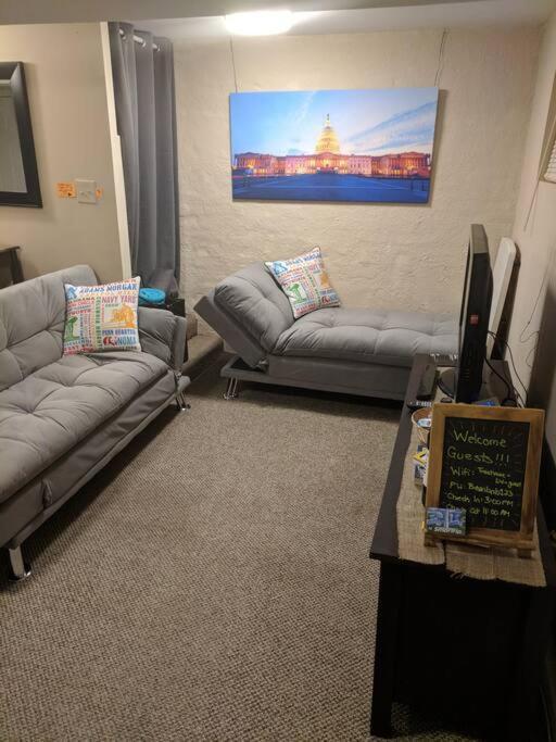 Cozy And Private Basement Holiday home