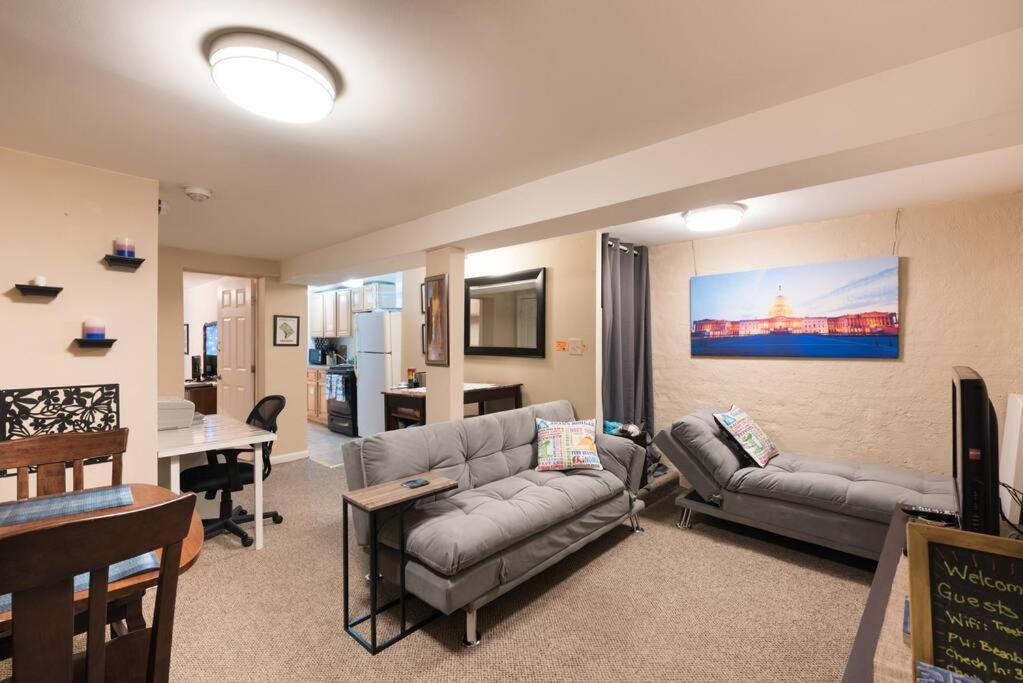 Cozy And Private Basement
