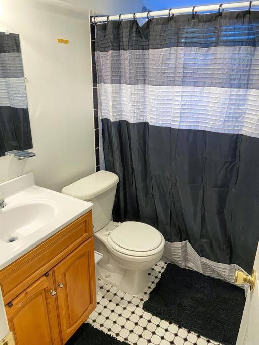 Rare Find Spacious Basement With Parking Washington