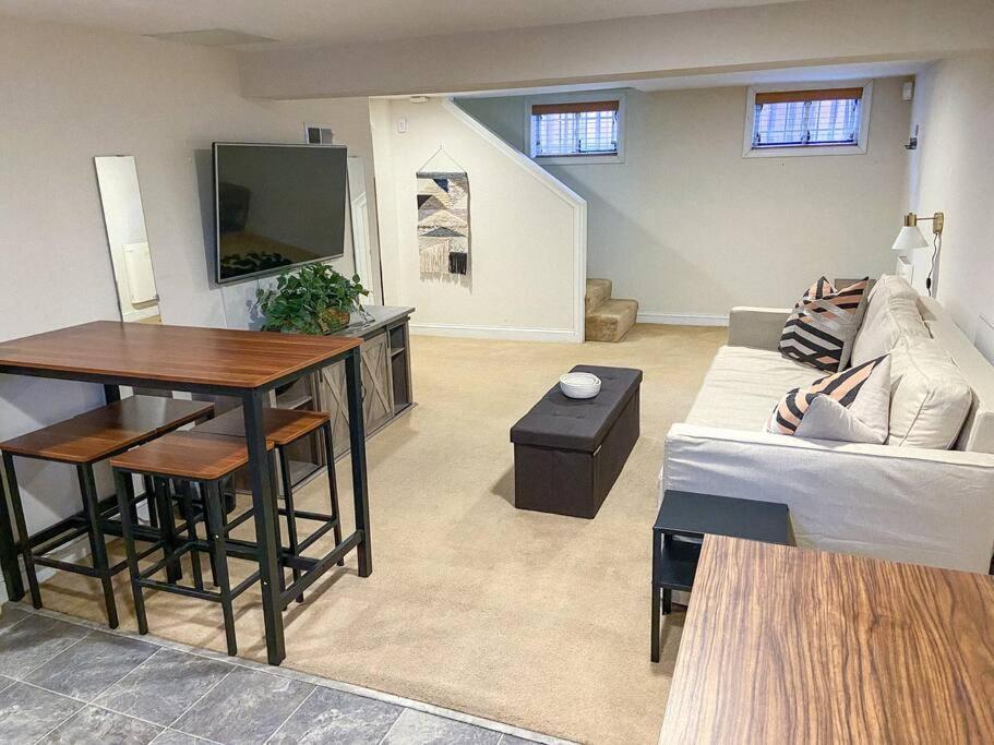 Holiday home Rare Find Spacious Basement With Parking Washington
