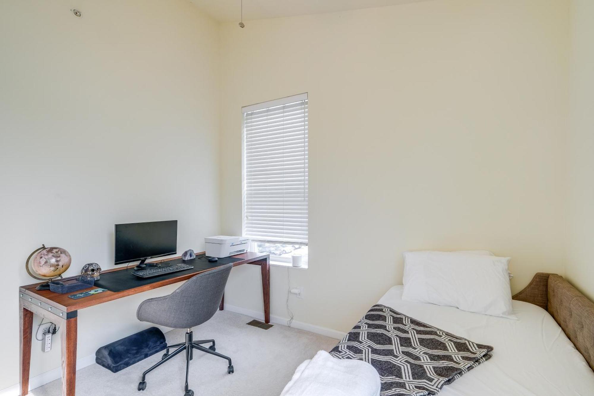 Holiday home Dc Townhome With Theater! *