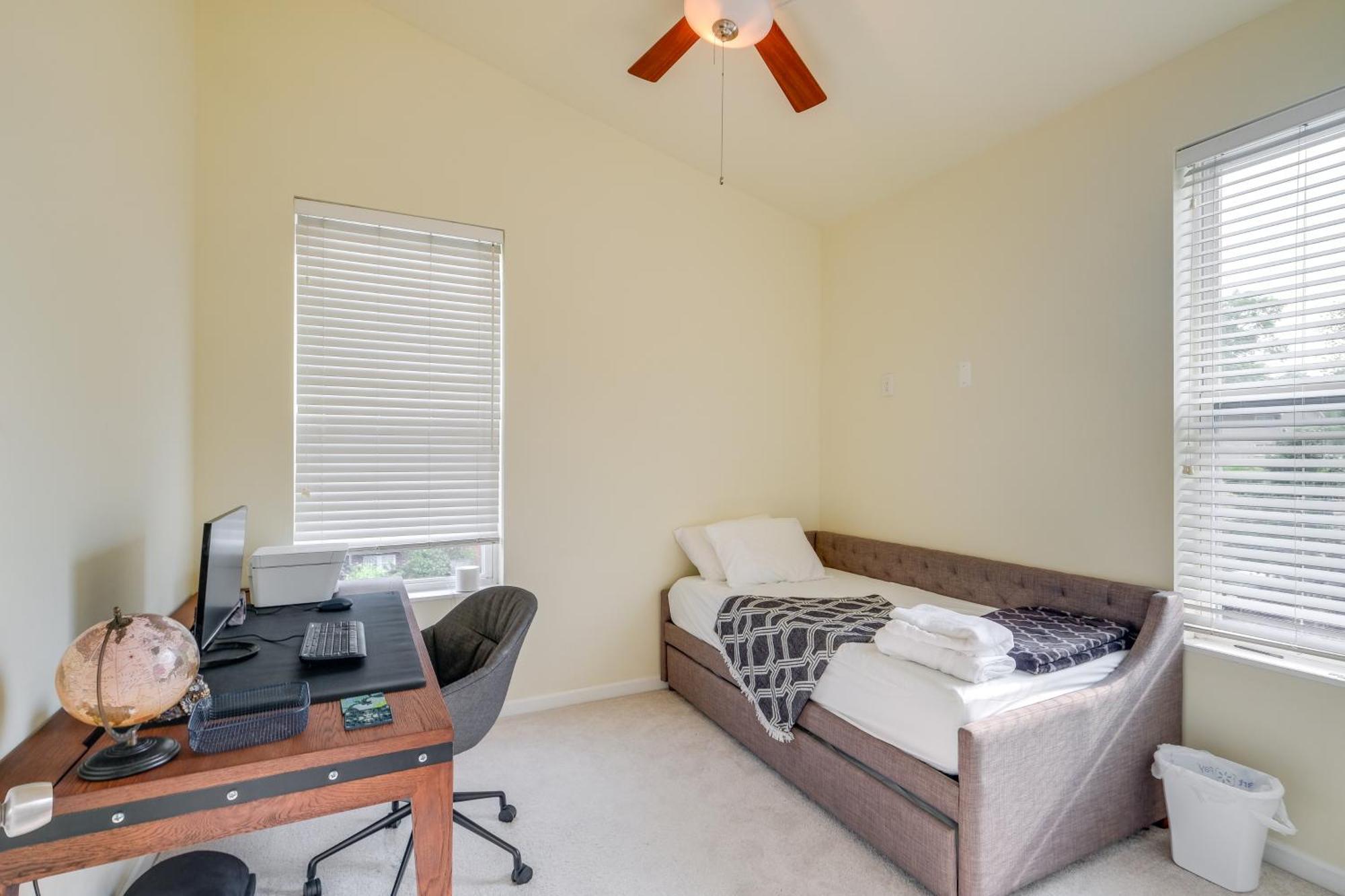 Holiday home Dc Townhome With Theater! *
