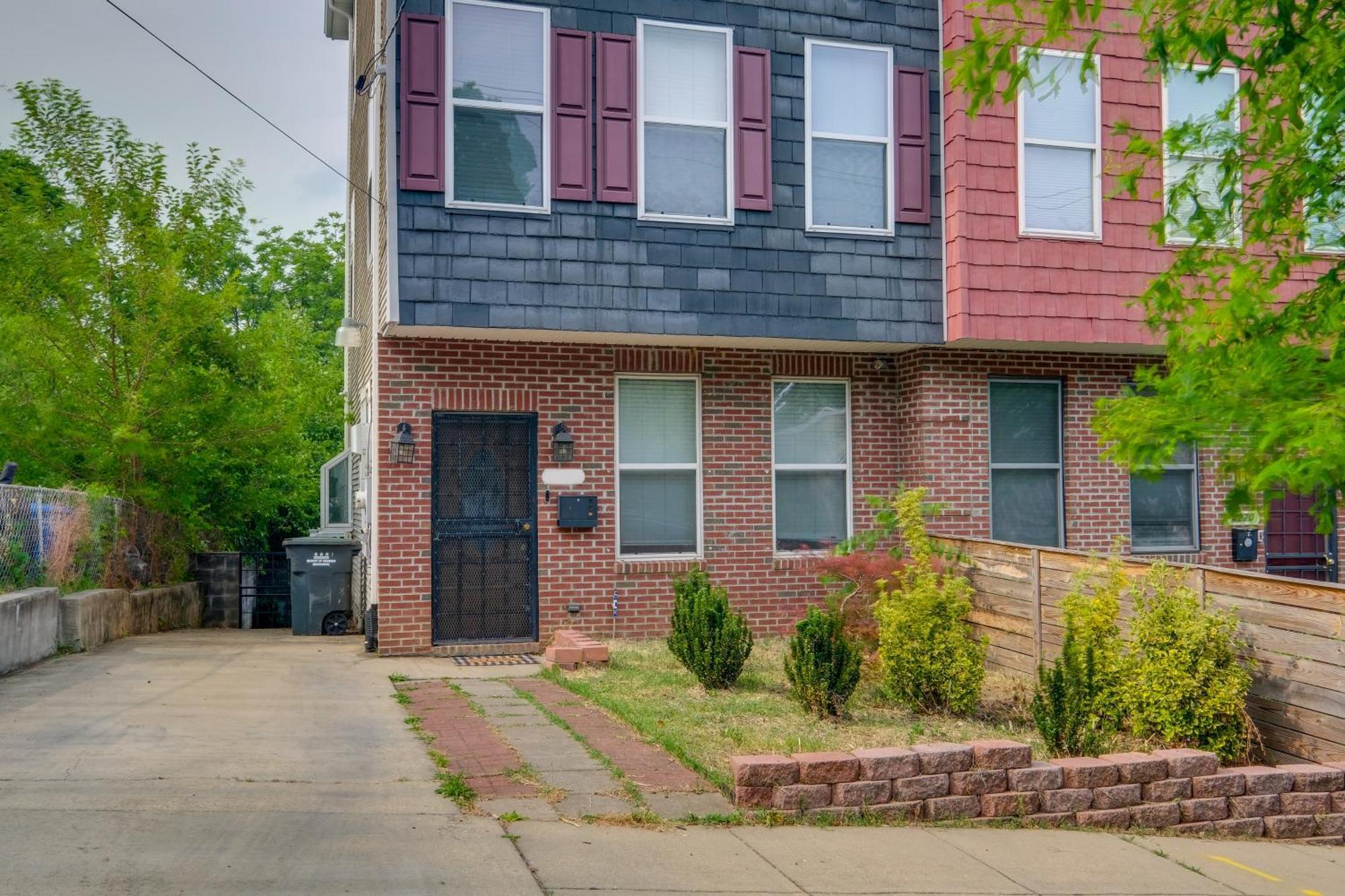 Dc Townhome With Theater! Holiday home