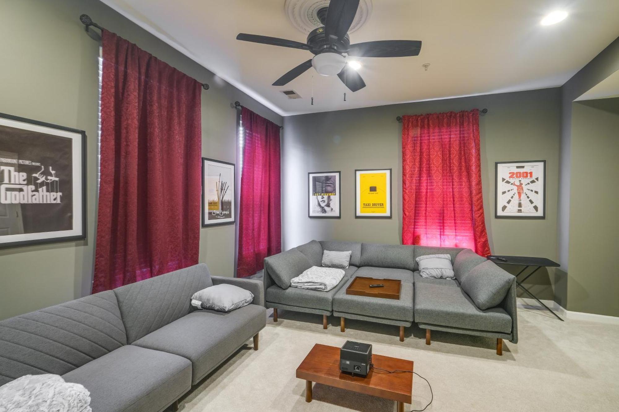 Dc Townhome With Theater! Holiday home