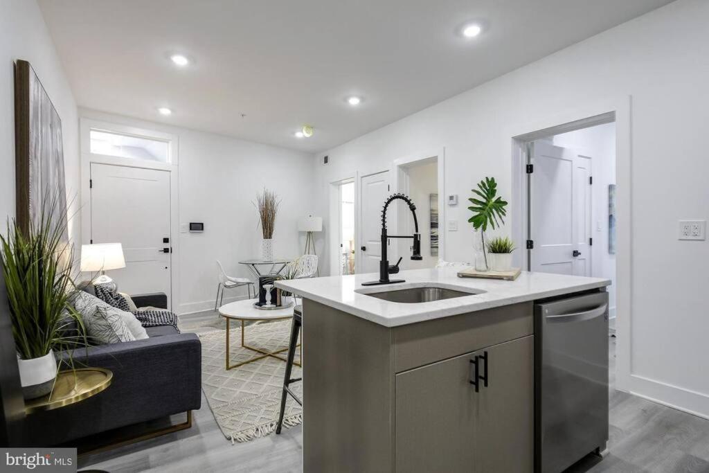 Brandnew Luxury Capitol Hill Apt! Near Free Trolly *