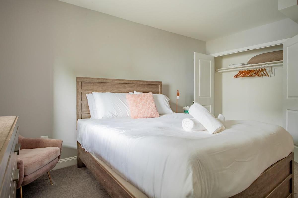 A In One Of Dc's Neighborhoods 4-bedroom Petworth Townhome Holiday home Washington