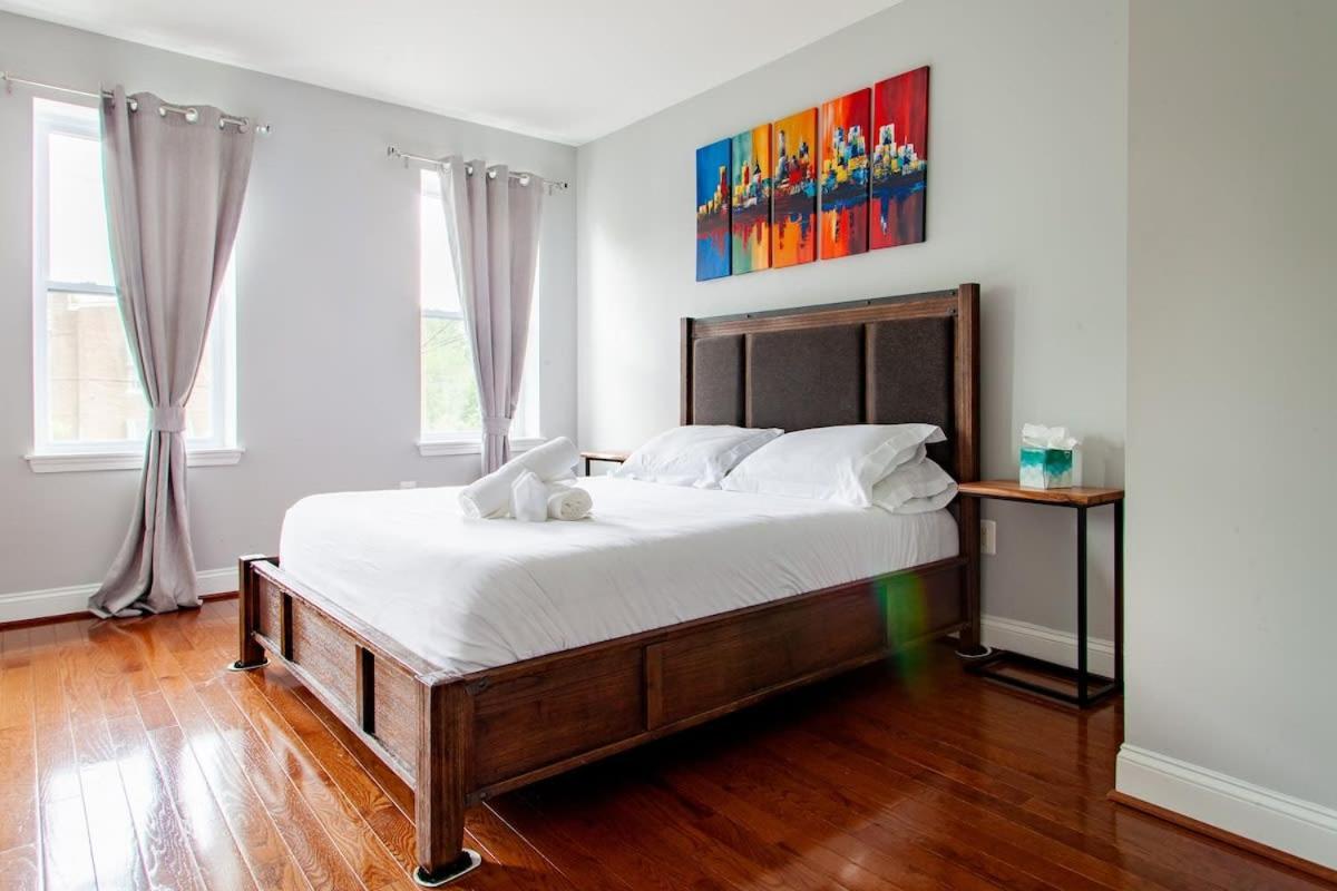 A In One Of Dc's Neighborhoods 4-bedroom Petworth Townhome Holiday home