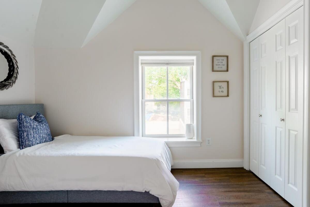 Decompress In The Zen Surroundings Of A Cozy Carriage House