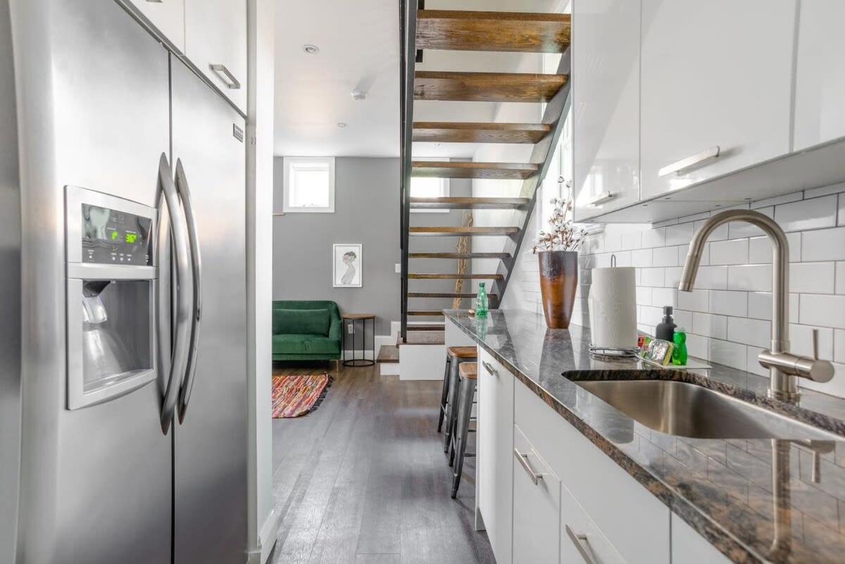 Decompress In The Zen Surroundings Of A Cozy Carriage House Holiday home