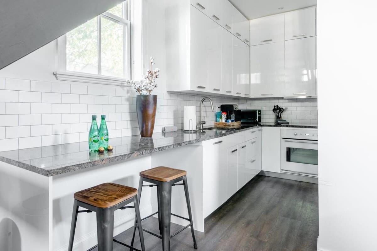 Decompress In The Zen Surroundings Of A Cozy Carriage House Washington
